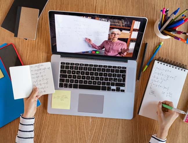 Maintien des cours à distance : un engagement continu depuis le 14 mai 